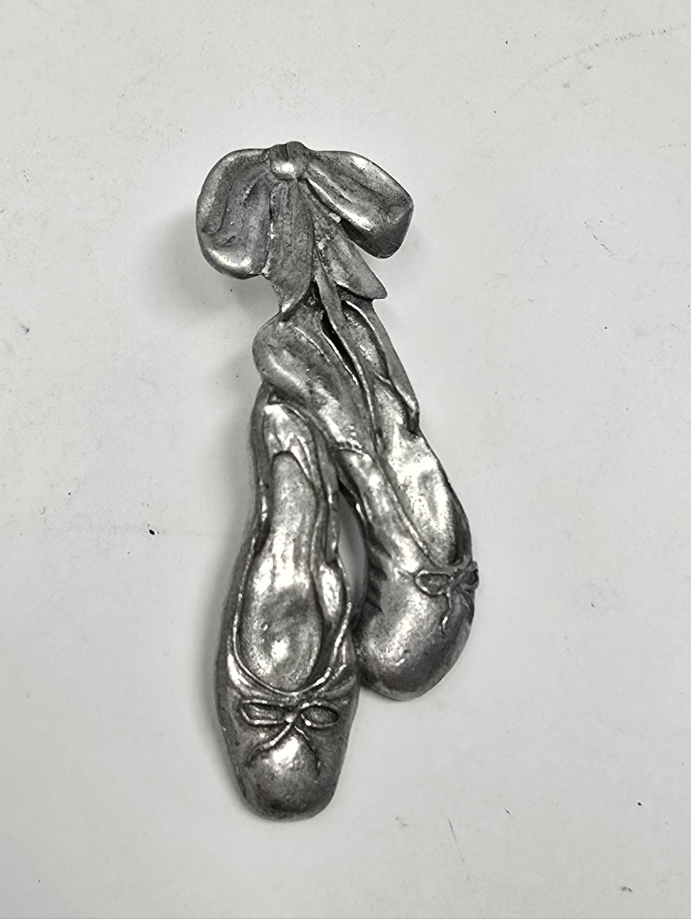 Vtg 1985 signed Seagull pewter Canada ballet‎ slippers brooch dancer figural